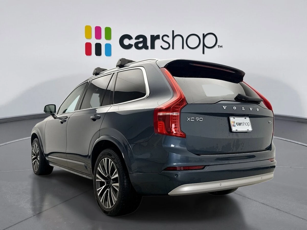 2022 Volvo - image 3