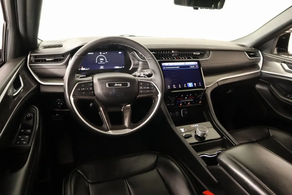 2024 Jeep Grand Cherokee Limited photo 2