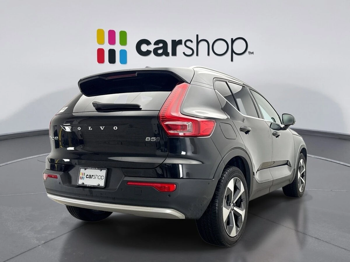 2025 Volvo - image 5