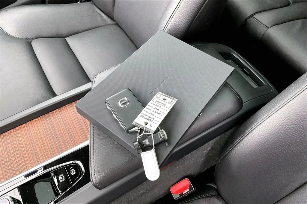 2023 Volvo - image 34