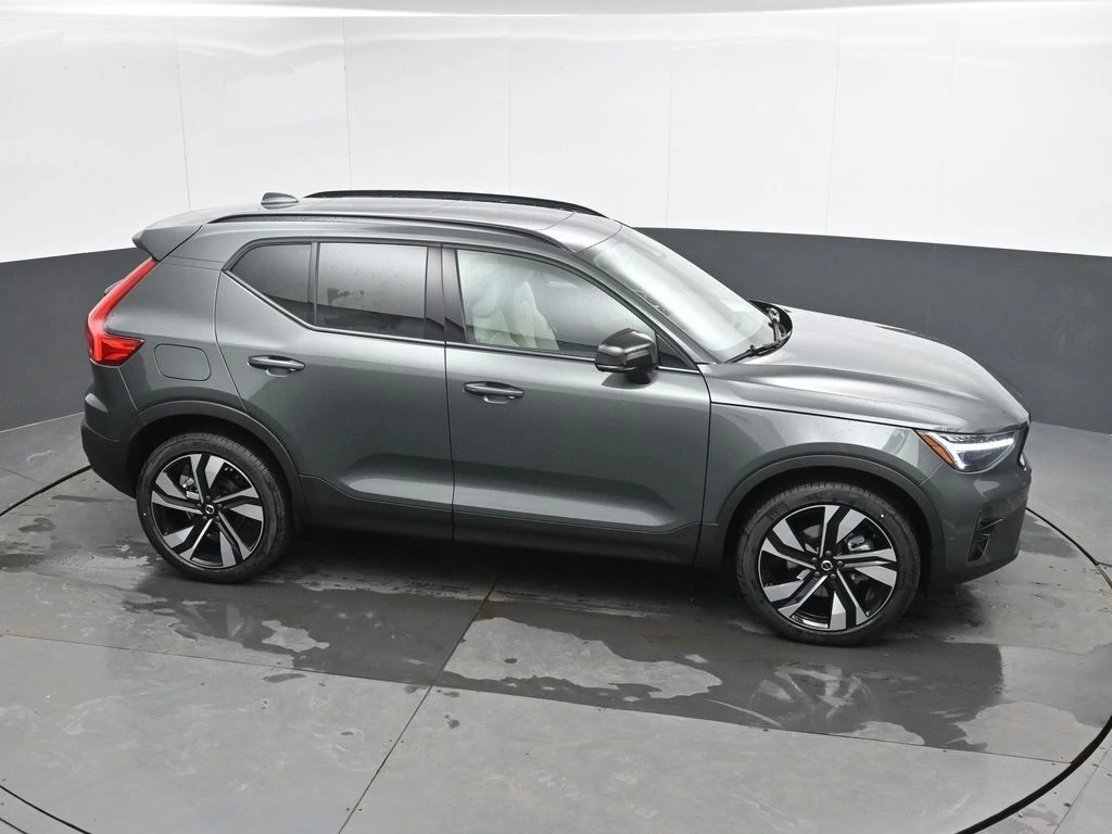2026 Volvo - image 33