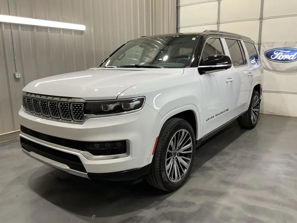 2023 Jeep Grand Wagoneer III photo 3