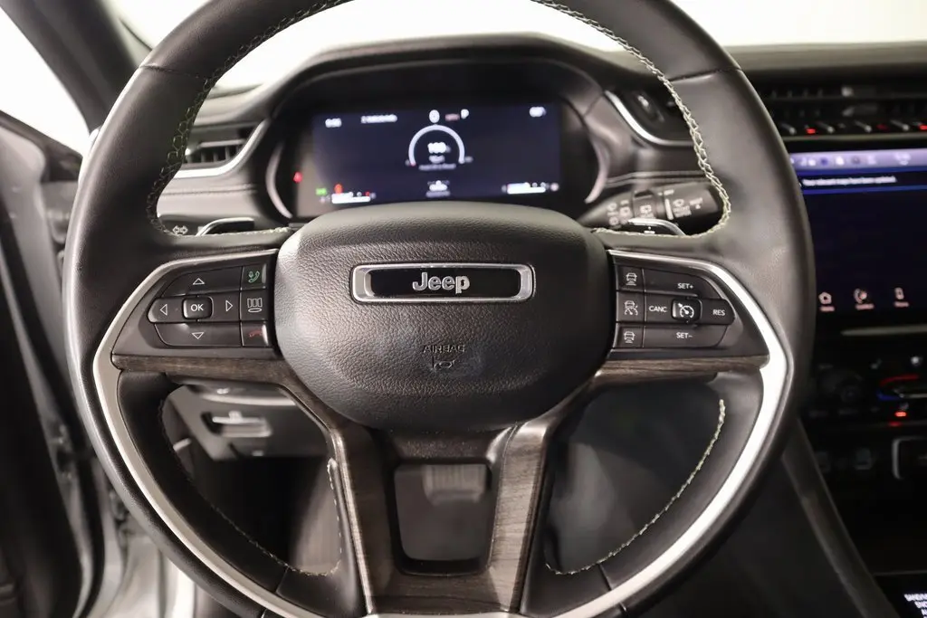 2024 Jeep Grand Cherokee Limited photo 3