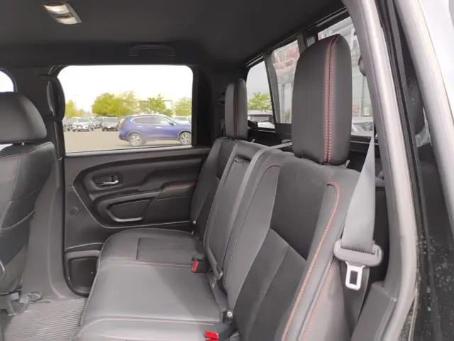 2023 Nissan Titan PRO-4X photo 4