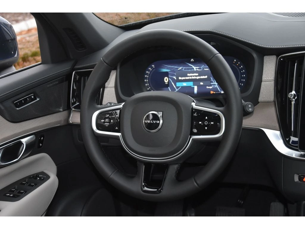 2026 Volvo - image 13