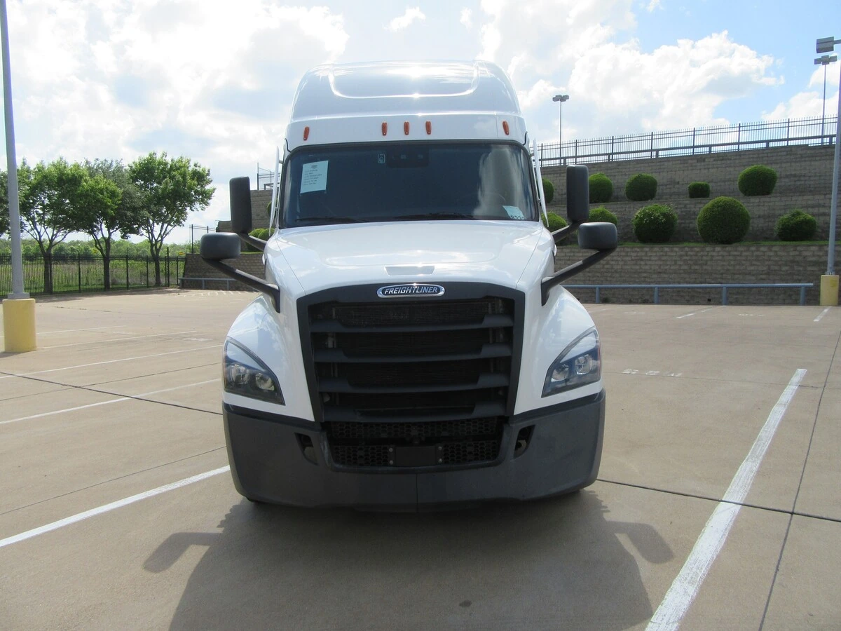2023 Freightliner Cascadia - image 7