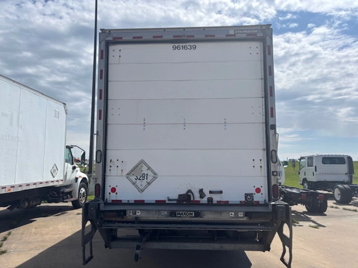 2019 International 4300 in Davenport, IA — photo 5