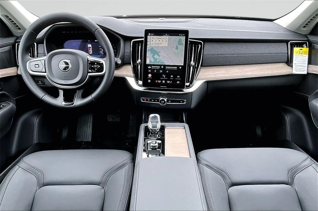 2026 Volvo - image 5