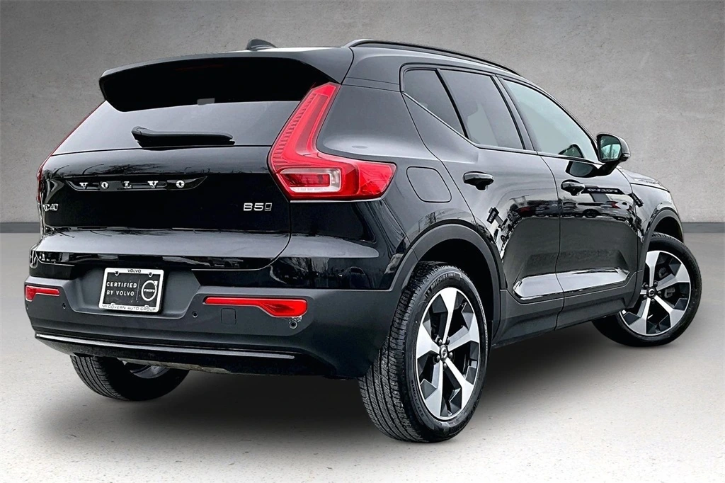 2026 Volvo - image 6