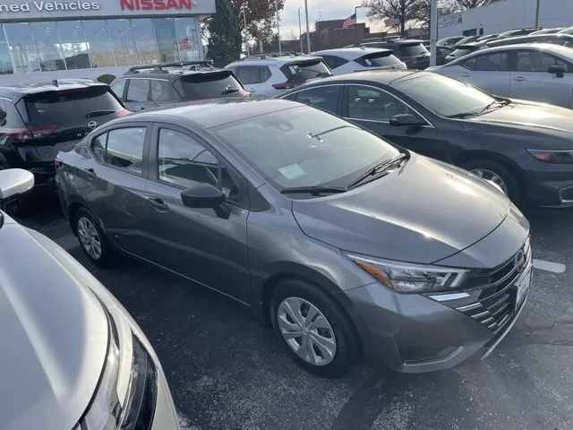 2025 Nissan Versa 1.6 S photo 4
