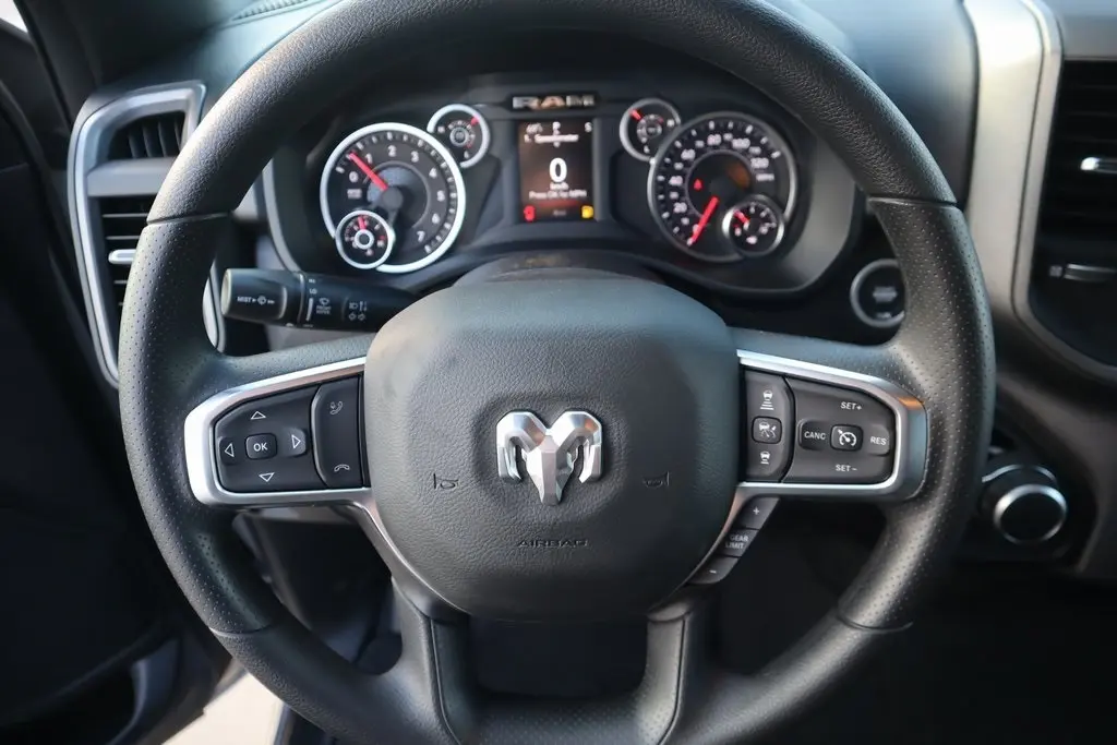 2025 Ram 1500 Tradesman photo 3