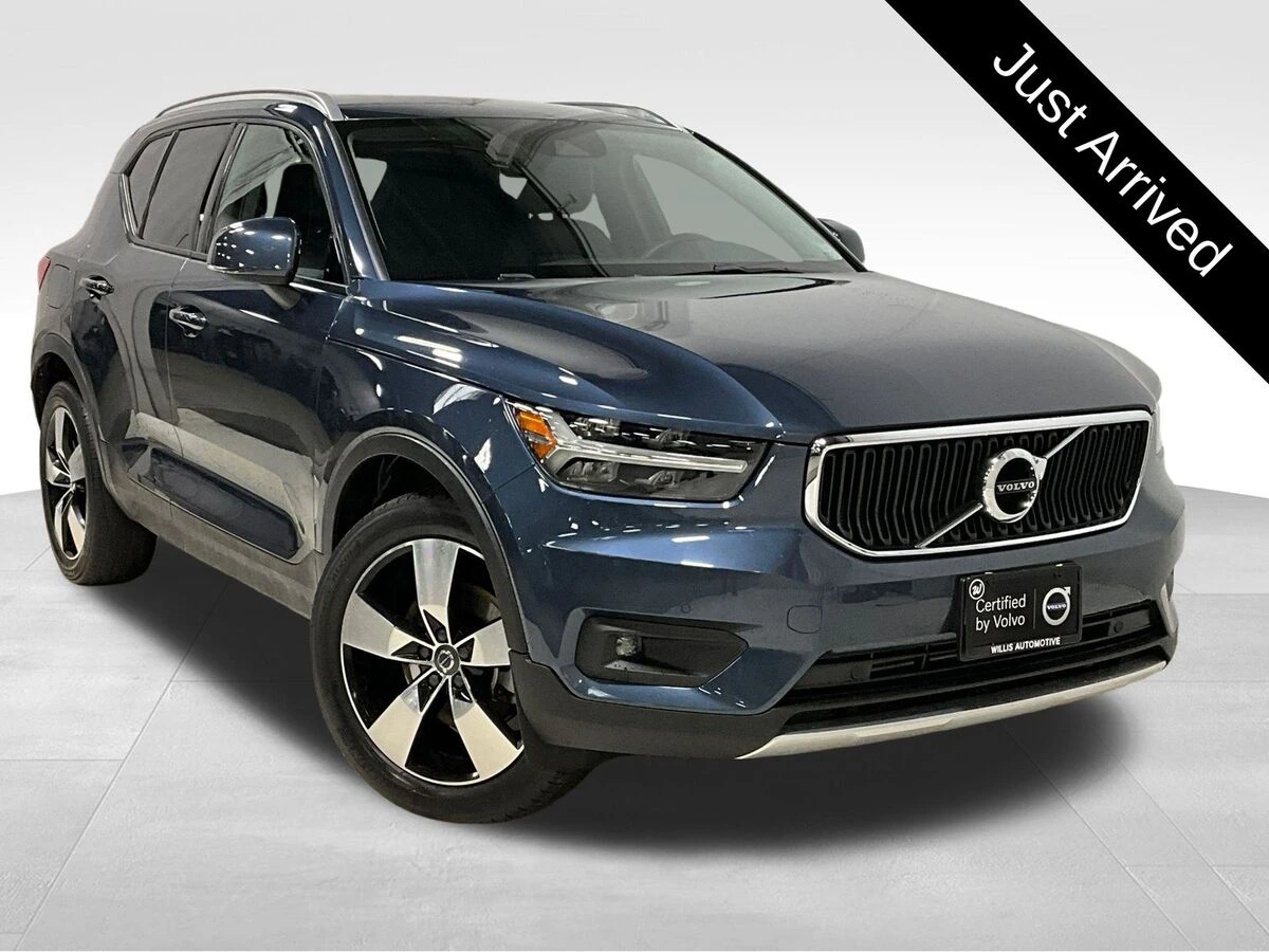 2021 Volvo XC40 T5 Momentum AWD's photo