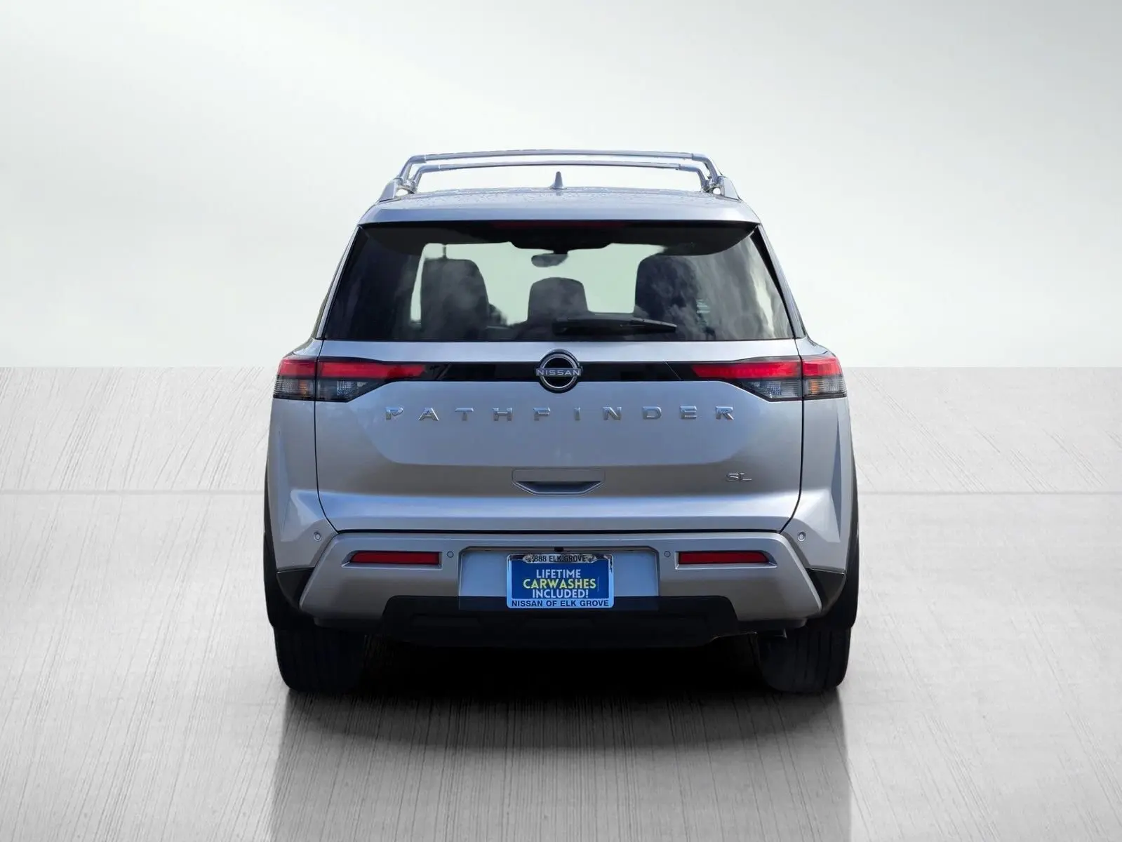 2024 Nissan Pathfinder SL photo 5