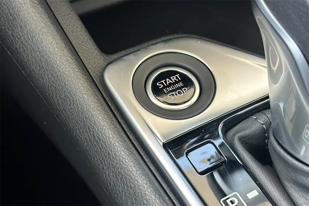 2025 Nissan Sentra SV photo 18