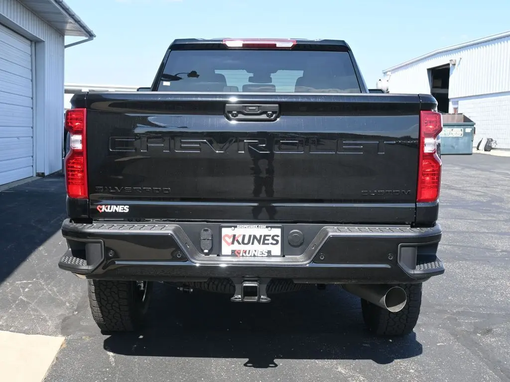 2026 Chevrolet Silverado 2500HD Custom photo 3