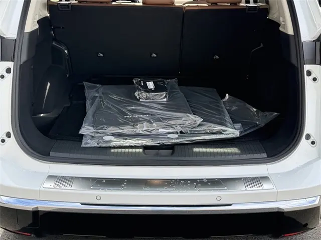 2026 Nissan Rogue Platinum photo 4