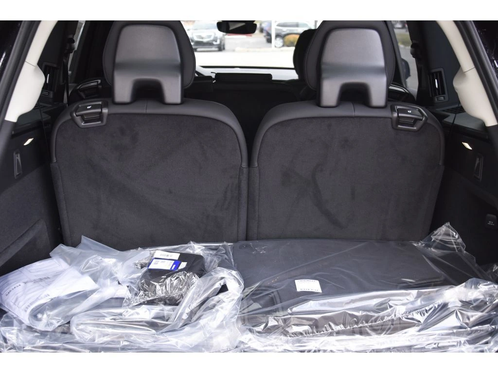 2026 Volvo - image 19