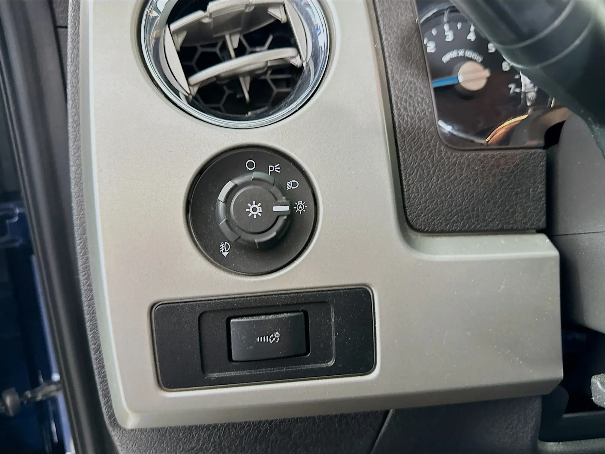 2013 Ford F-150 Lariat photo 21
