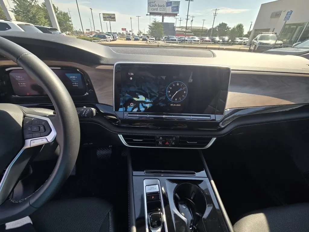 2024 Volkswagen Atlas SE Technology photo 11