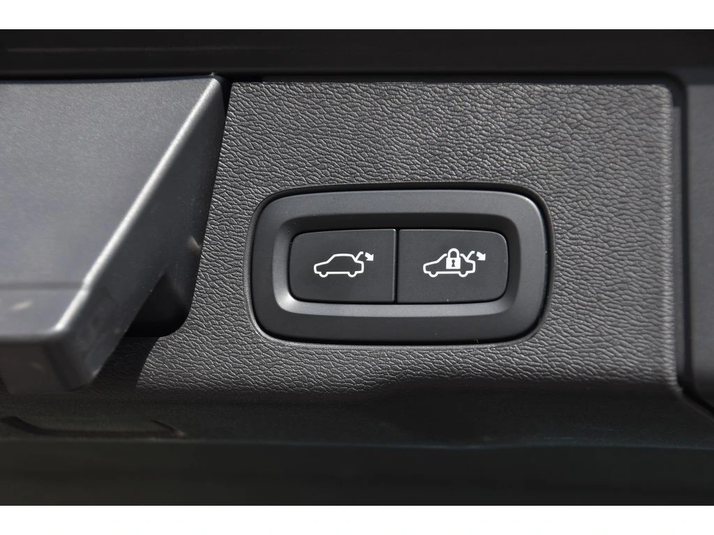 2023 Volvo - image 26