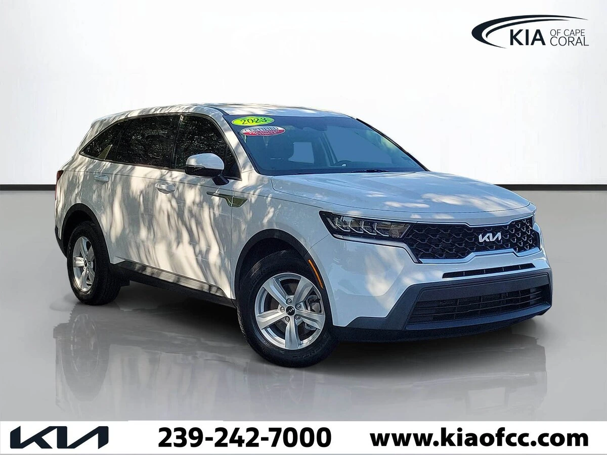 2023 Kia Sorento LX AT's photo