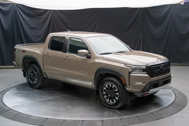 2024 Nissan Frontier PRO-4X photo 2