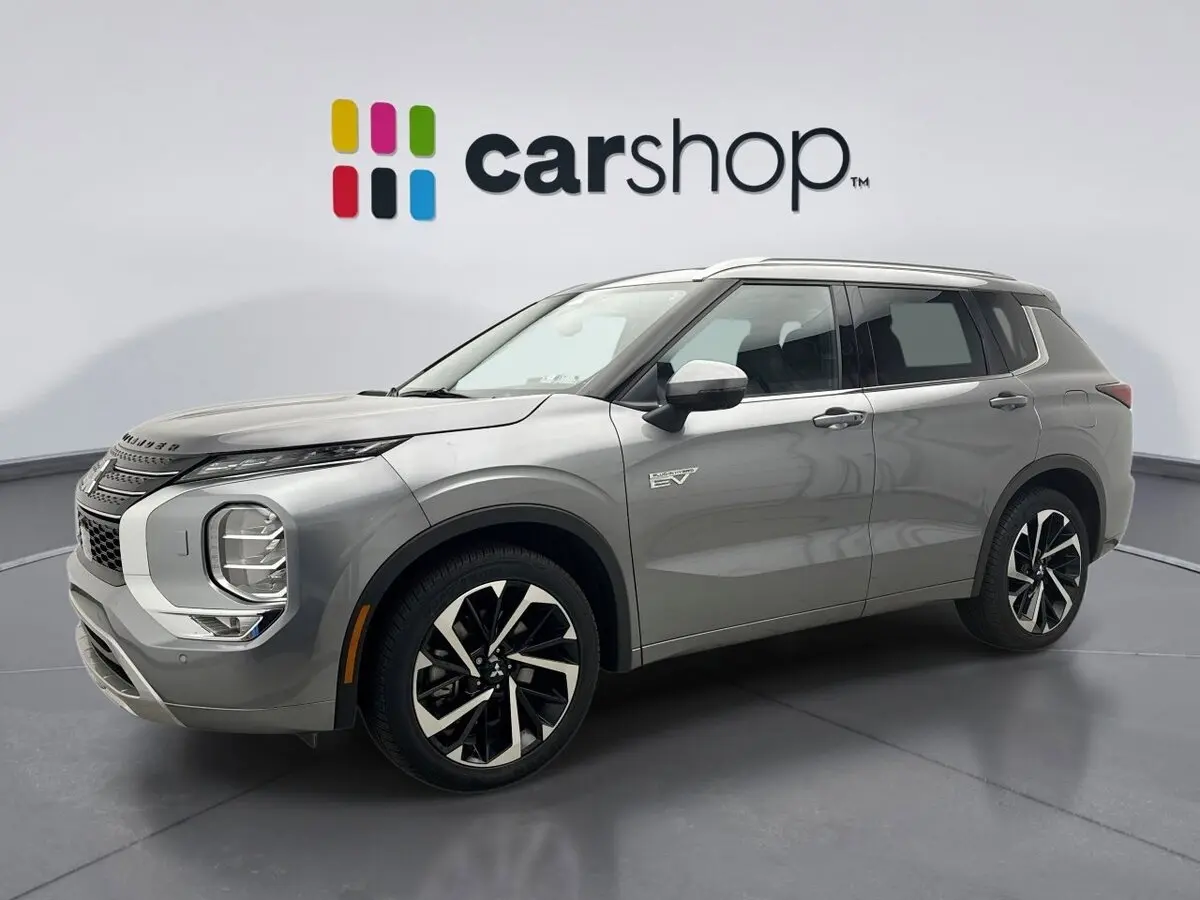 2023 Mitsubishi Outlander Plug-In Hybrid SEL's photo