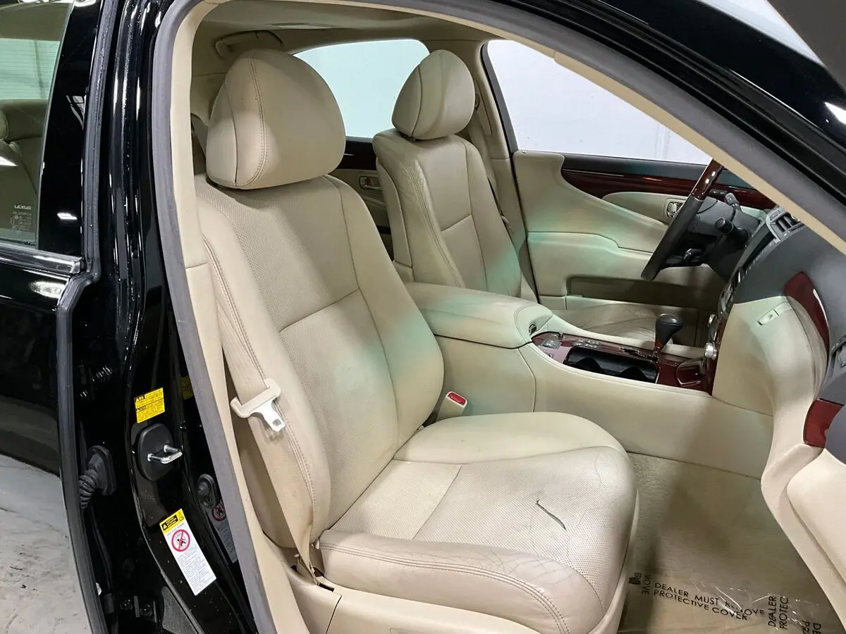 2010 Lexus LS 460 photo 4