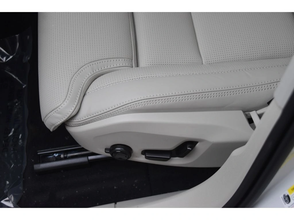 2026 Volvo - image 29