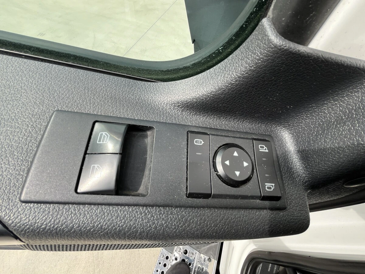 2023 Freightliner Cascadia - image 26