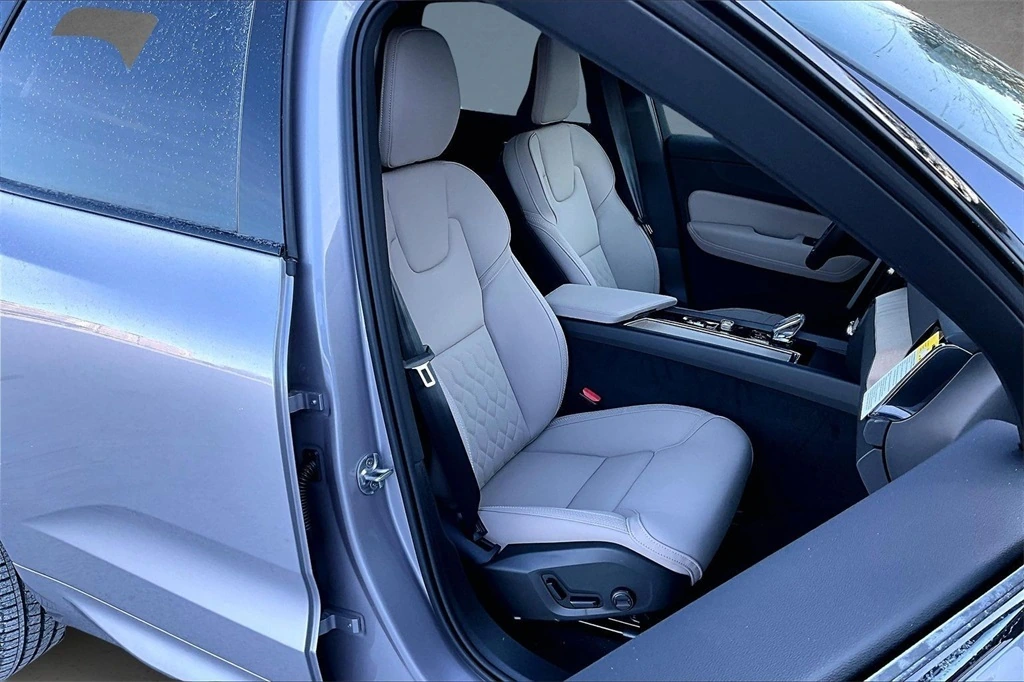 2026 Volvo - image 11