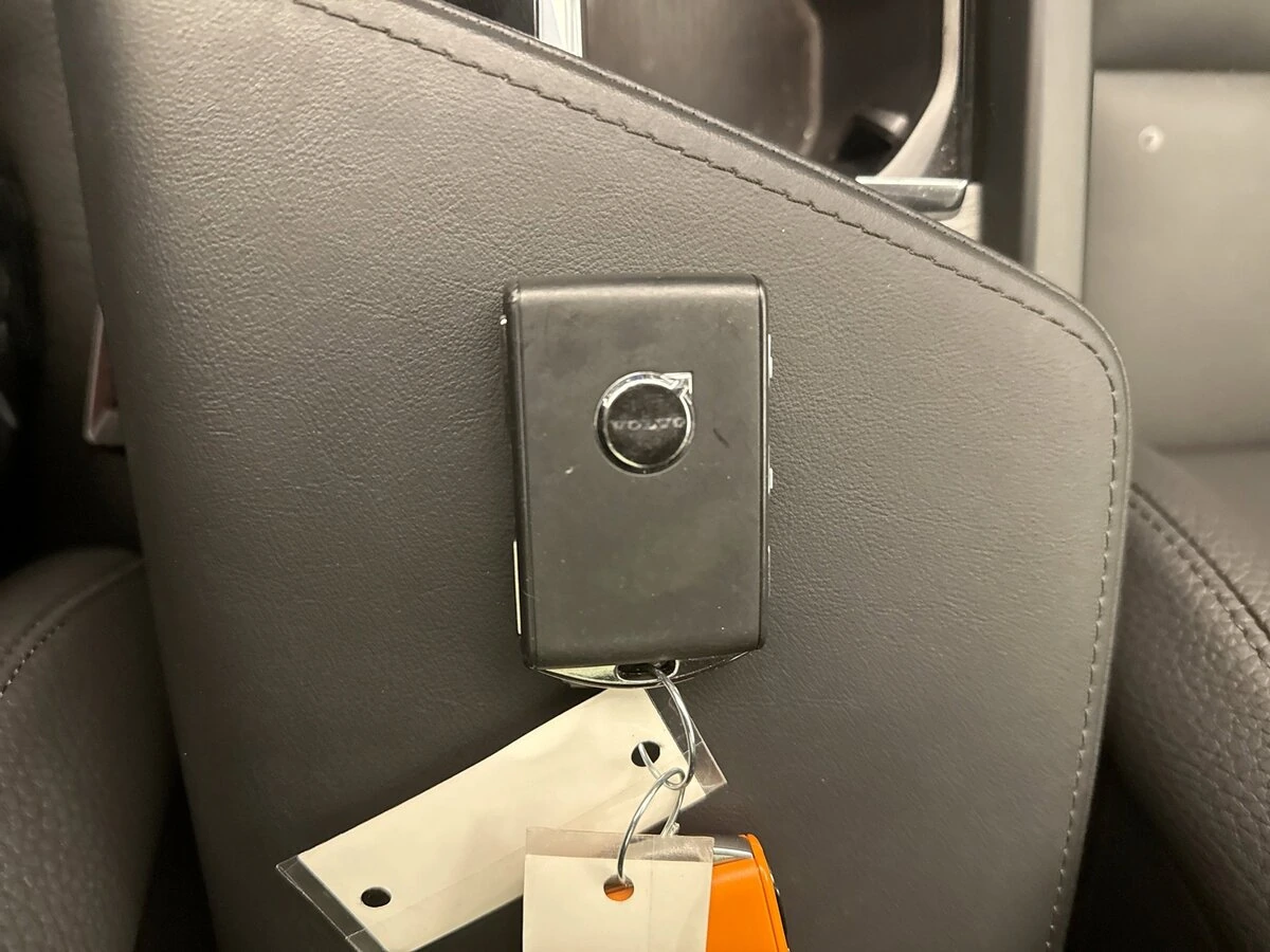 2025 Volvo - image 10