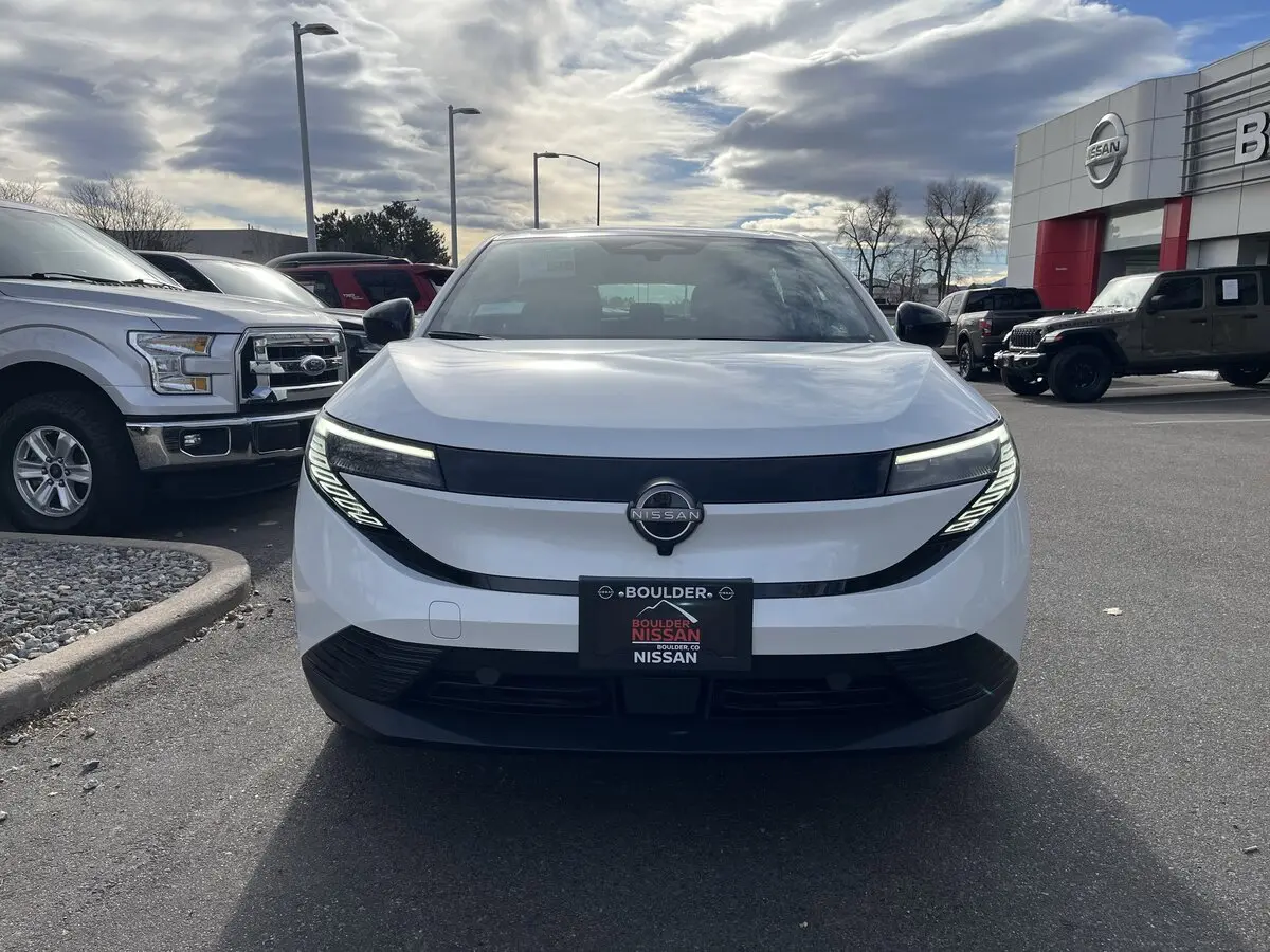 2026 Nissan Leaf S photo 3