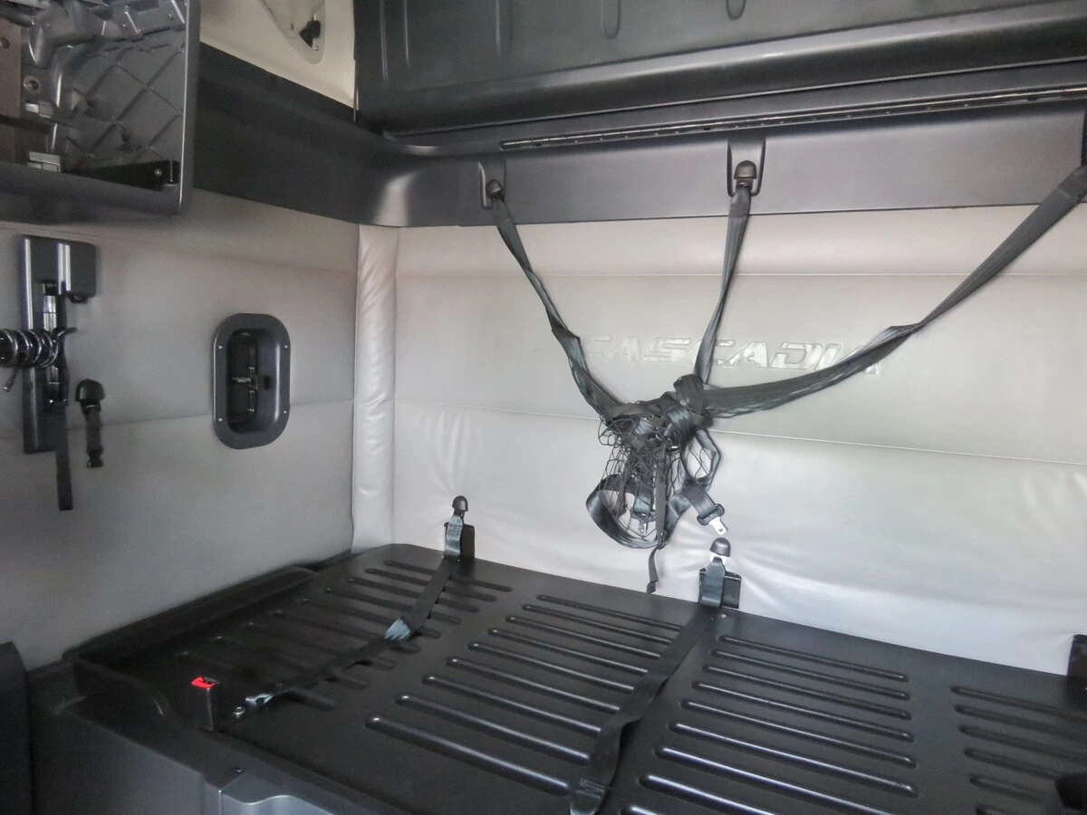 2022 Freightliner Cascadia - image 16