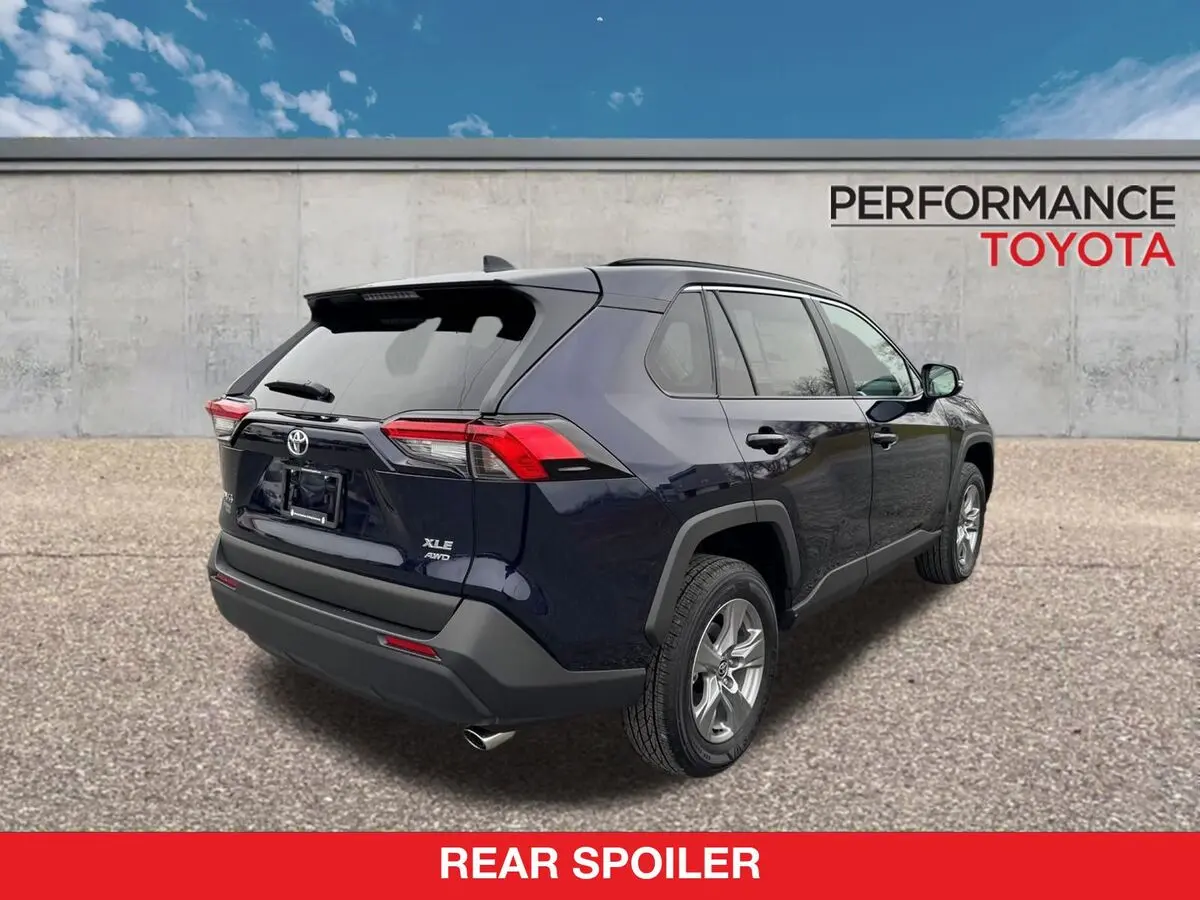 2025 Toyota RAV4 XLE photo 4
