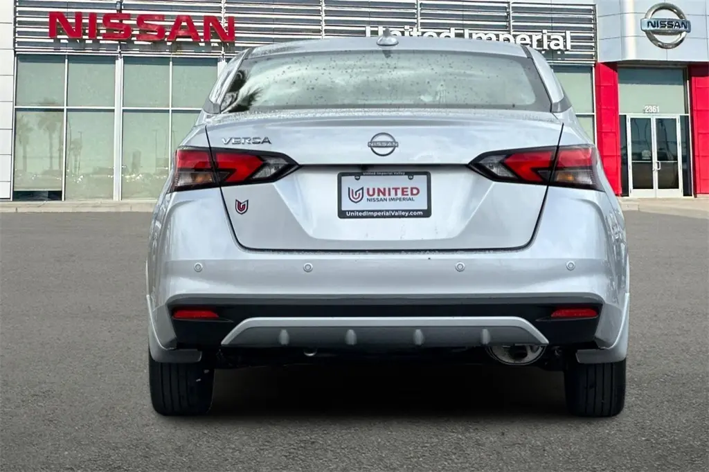 2025 Nissan Versa 1.6 SV photo 5