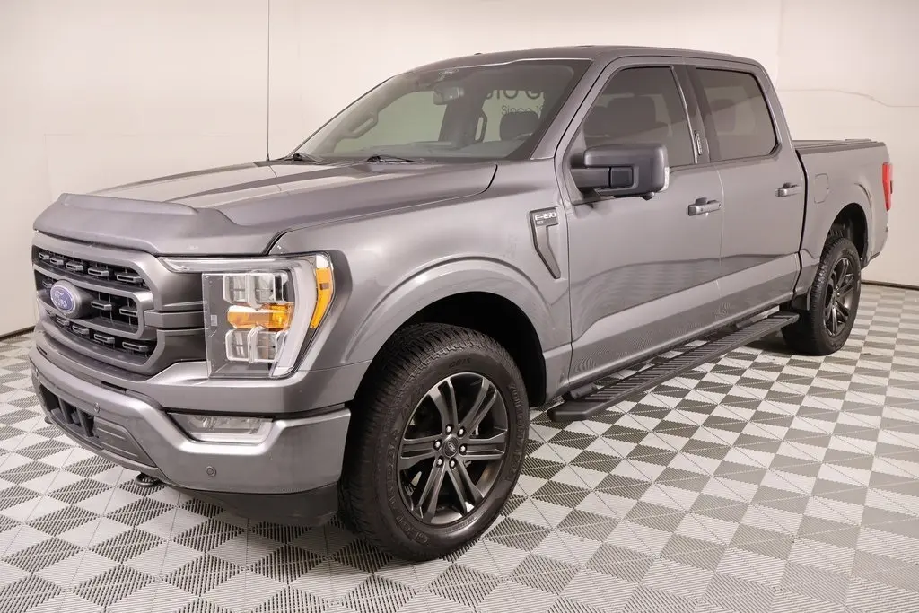 2021 Ford F-150 XLT photo 3