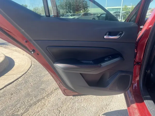 2025 Nissan Altima 2.5 SR photo 9