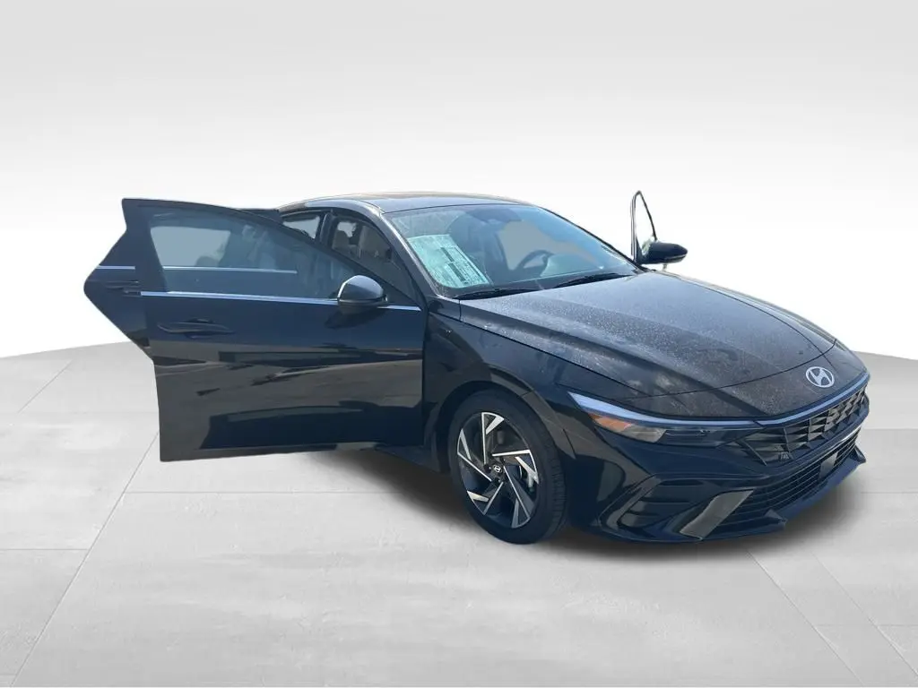2025 Hyundai Elantra Limited photo 14