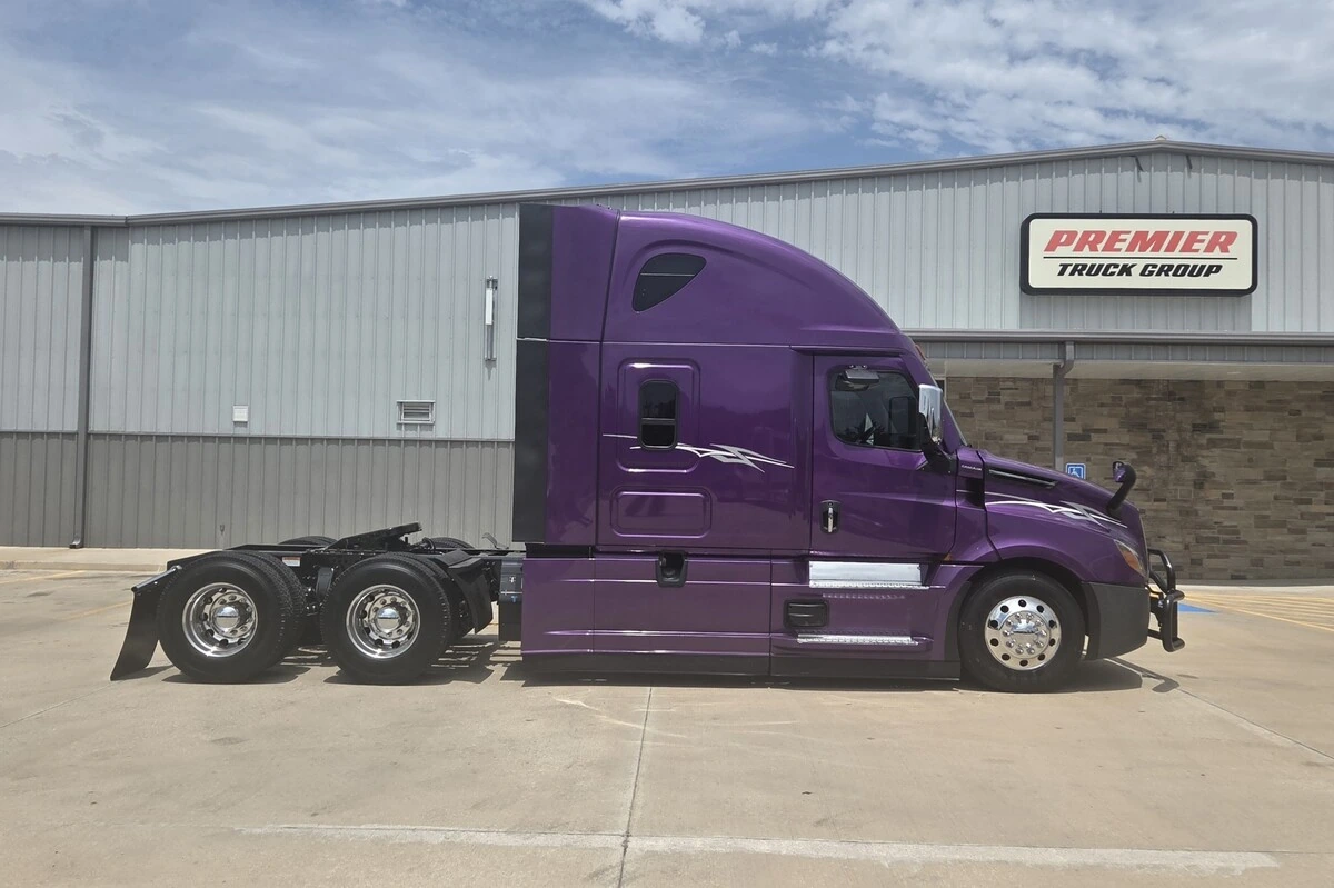 2025 Freightliner Cascadia — photo 4