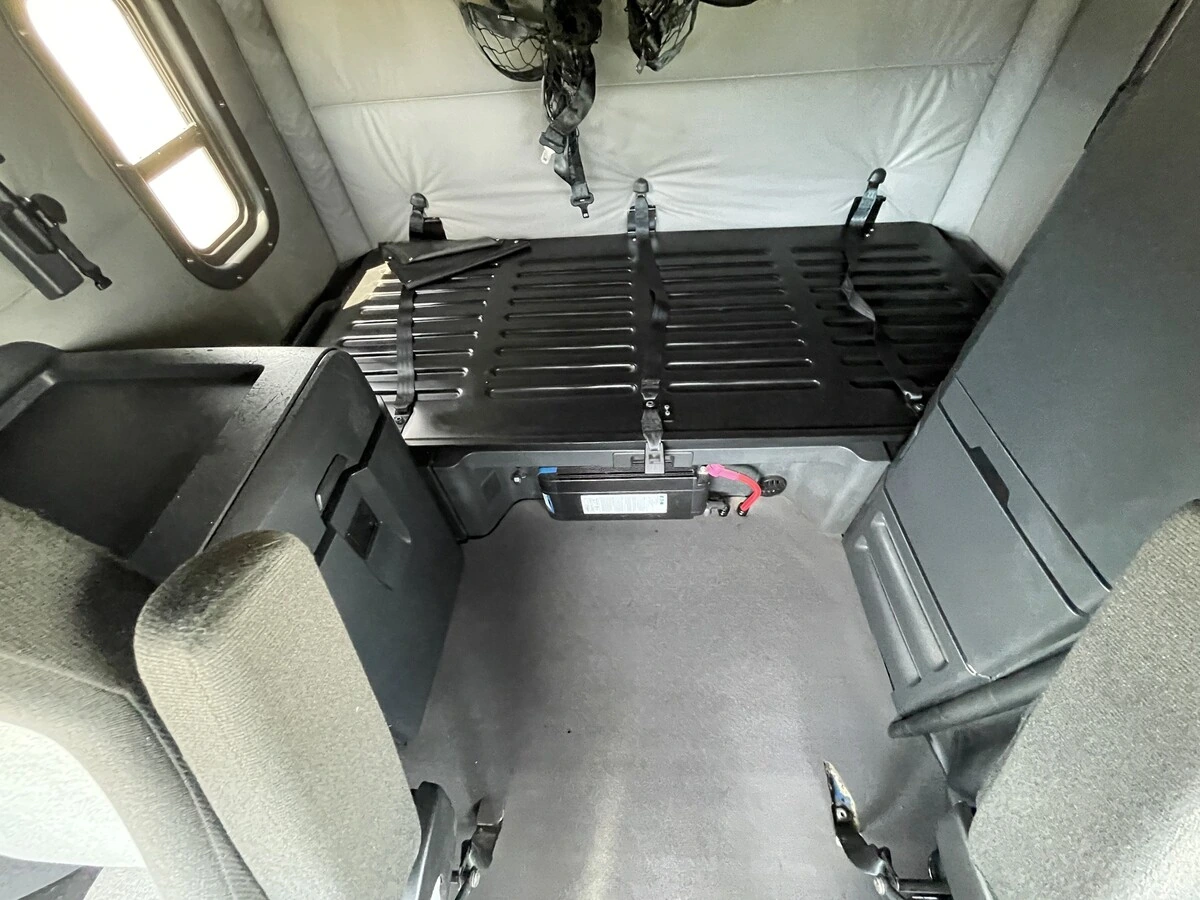 2021 Freightliner Cascadia - image 28