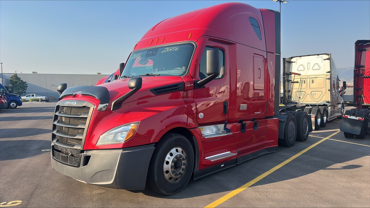 2023 FREIGHTLINER Cascadia