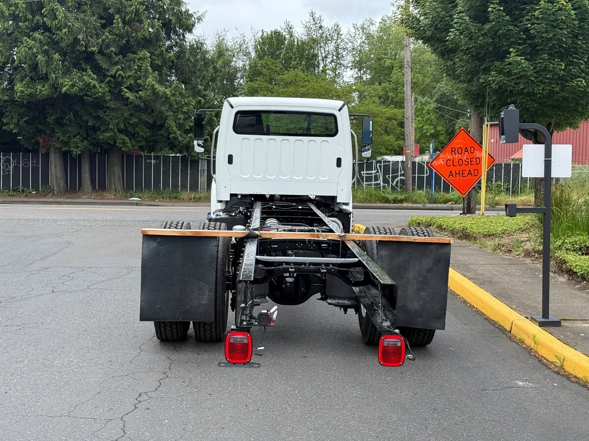 2027 Freightliner M2 106 — photo 4