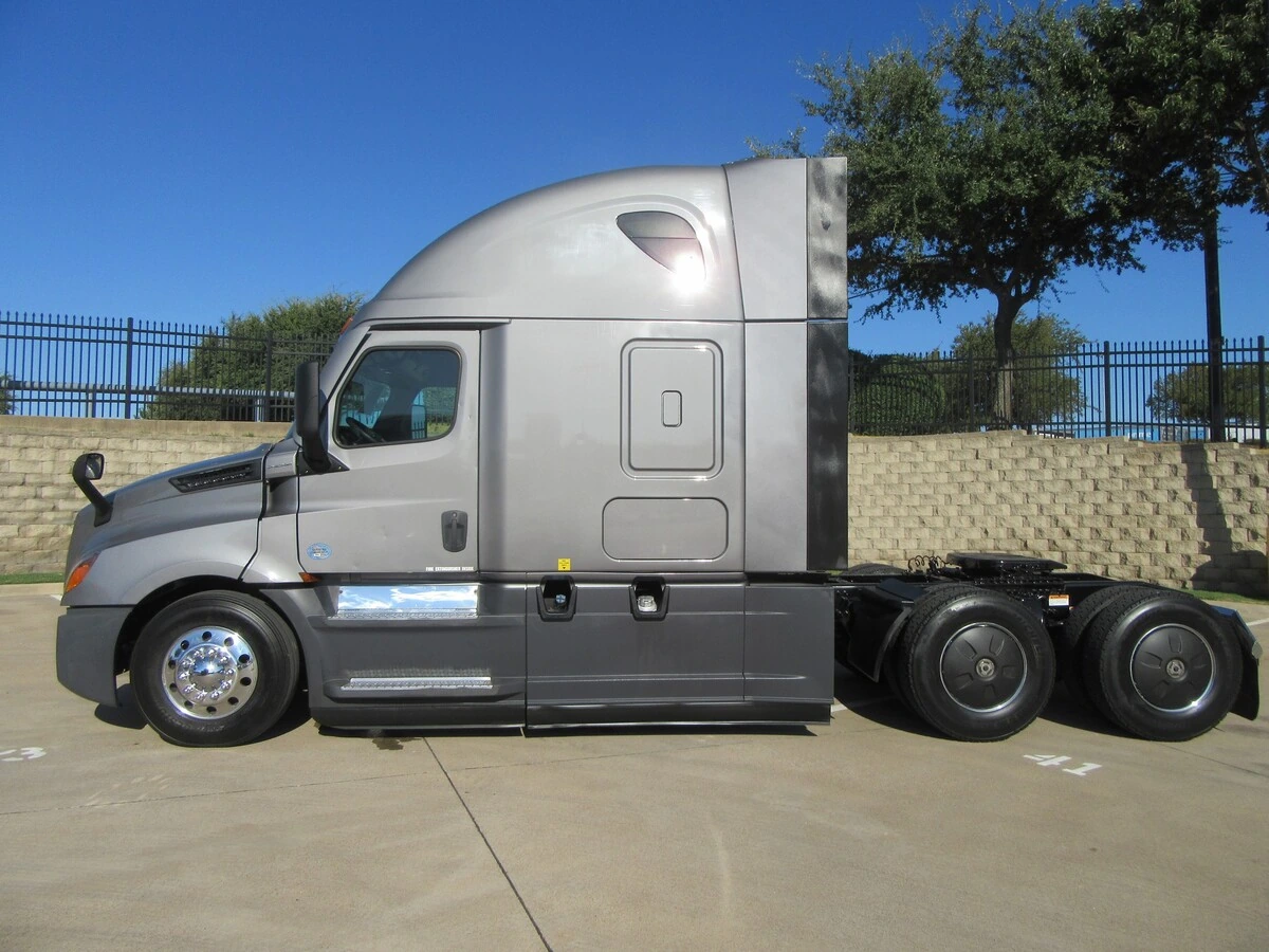 2021 Freightliner Cascadia — photo 6