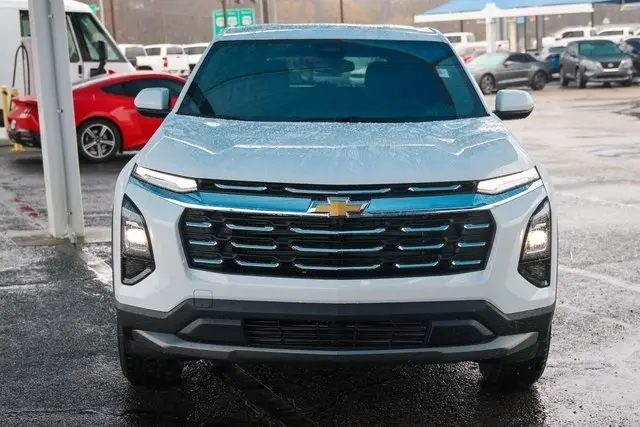 2026 Chevrolet Equinox LT photo 2