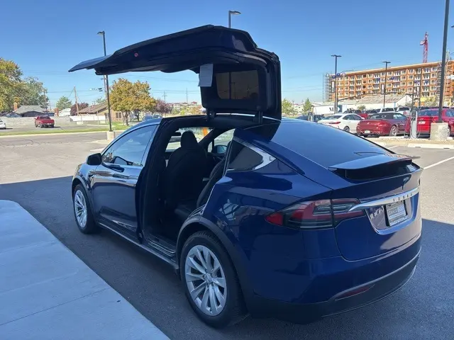 2020 Tesla Model X Long Range photo 17
