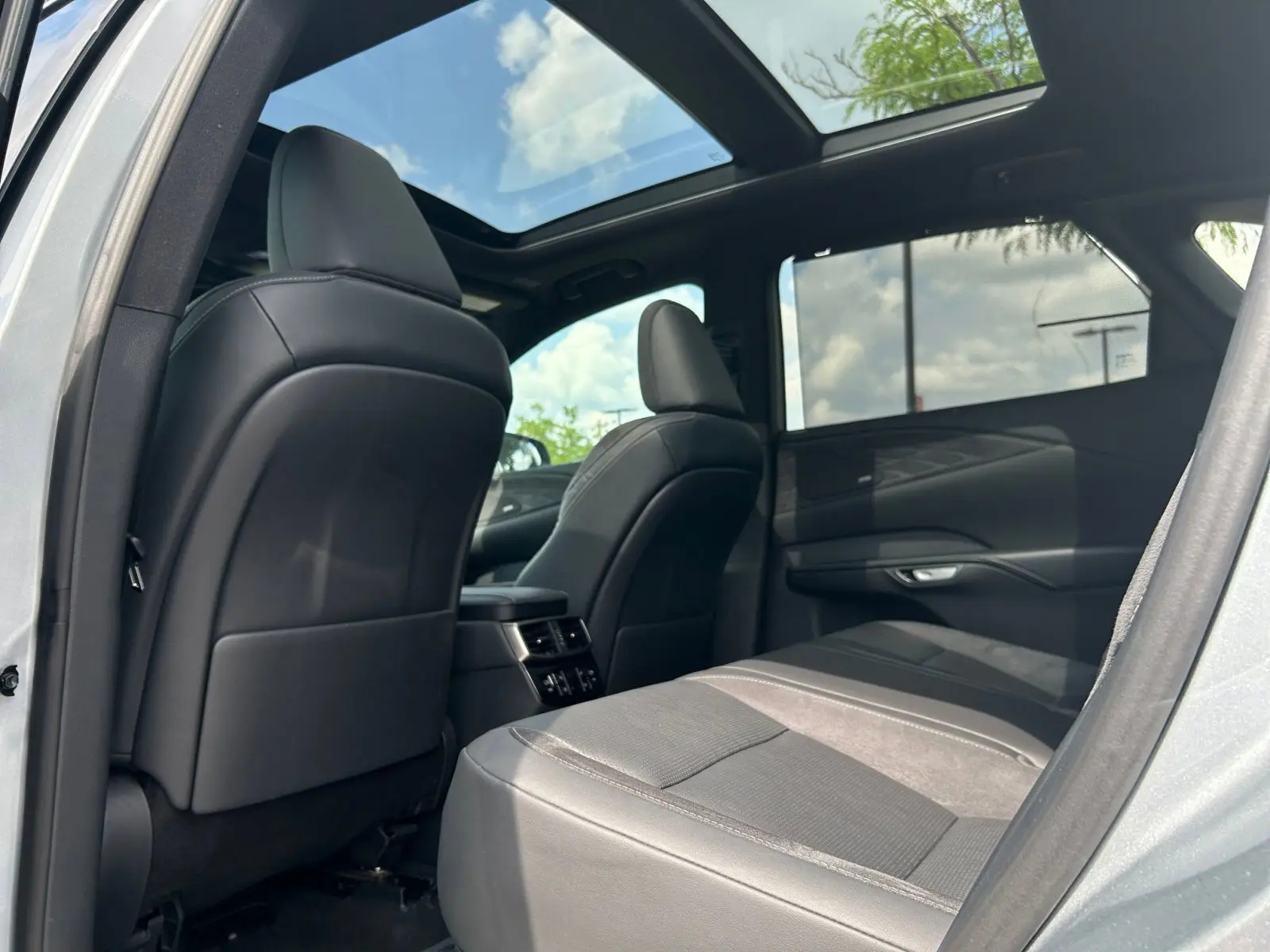2023 Lexus RX 350h Luxury AWD photo 27