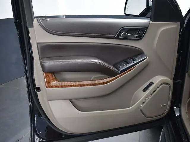 2016 Chevrolet Suburban LTZ photo 9