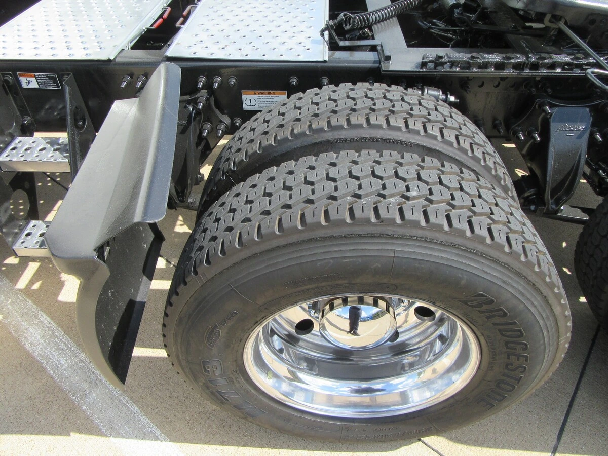 2023 Freightliner Cascadia - image 11