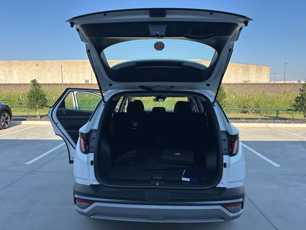 2026 Hyundai Tucson SE photo 15